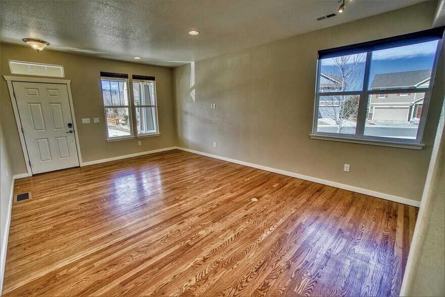 Building Photo - 5796 Dunraven St