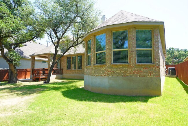 Building Photo - Executive Style Rental Now Available in Bo...