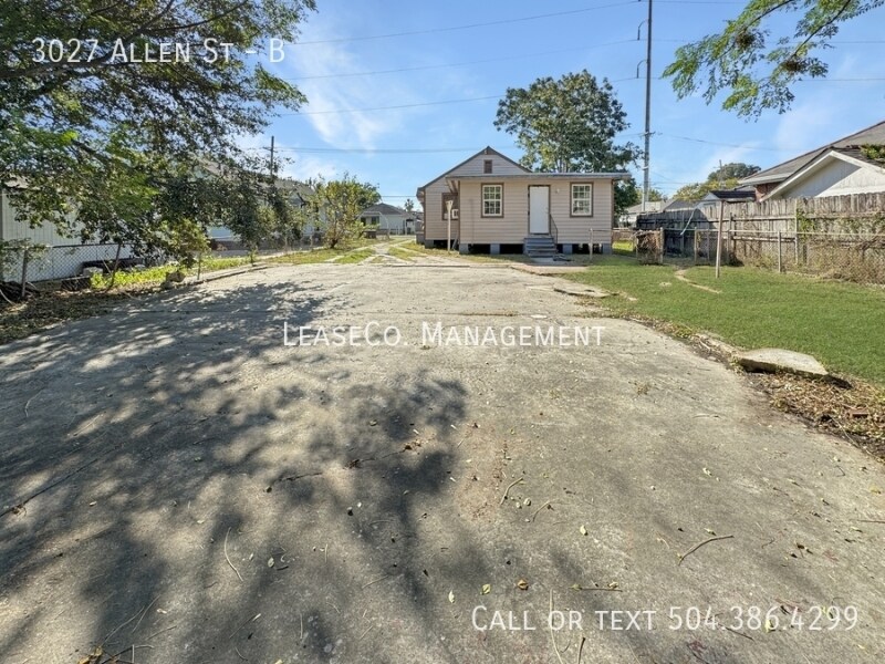 Building Photo - 3027 Allen St