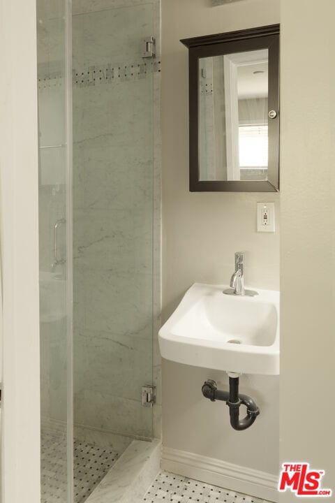 Building Photo - 925 N Curson Ave