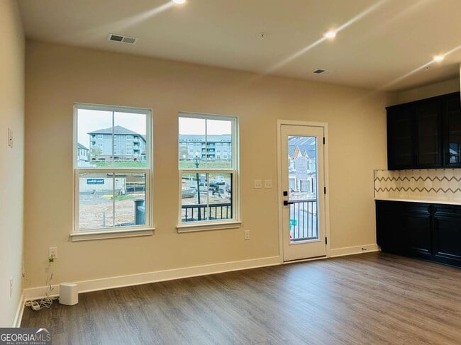 Building Photo - 420 Thatch Ter