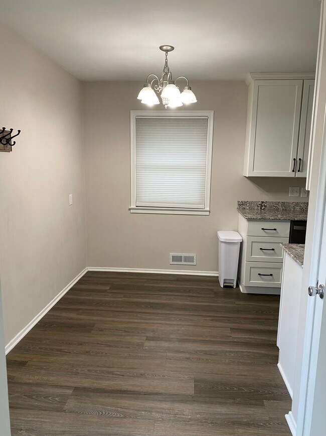 Kitchen dining area - 8430 Goodview Ave S