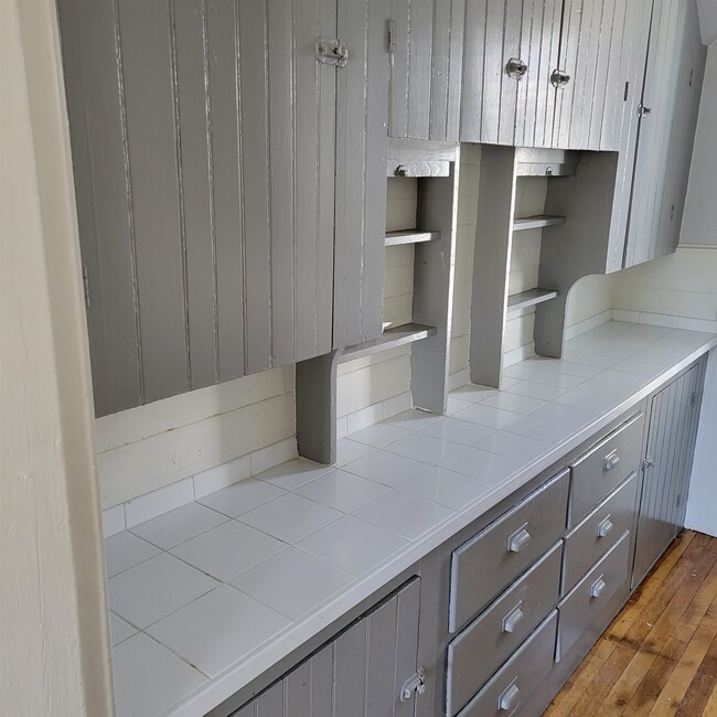 Building Photo - 32 Hevey St