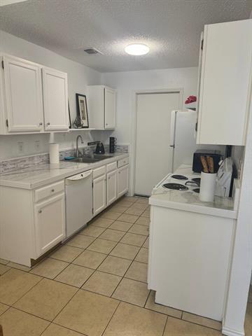 Building Photo - 4813 Thistledown Dr