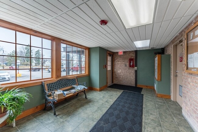 Building Photo - 450 N Main St