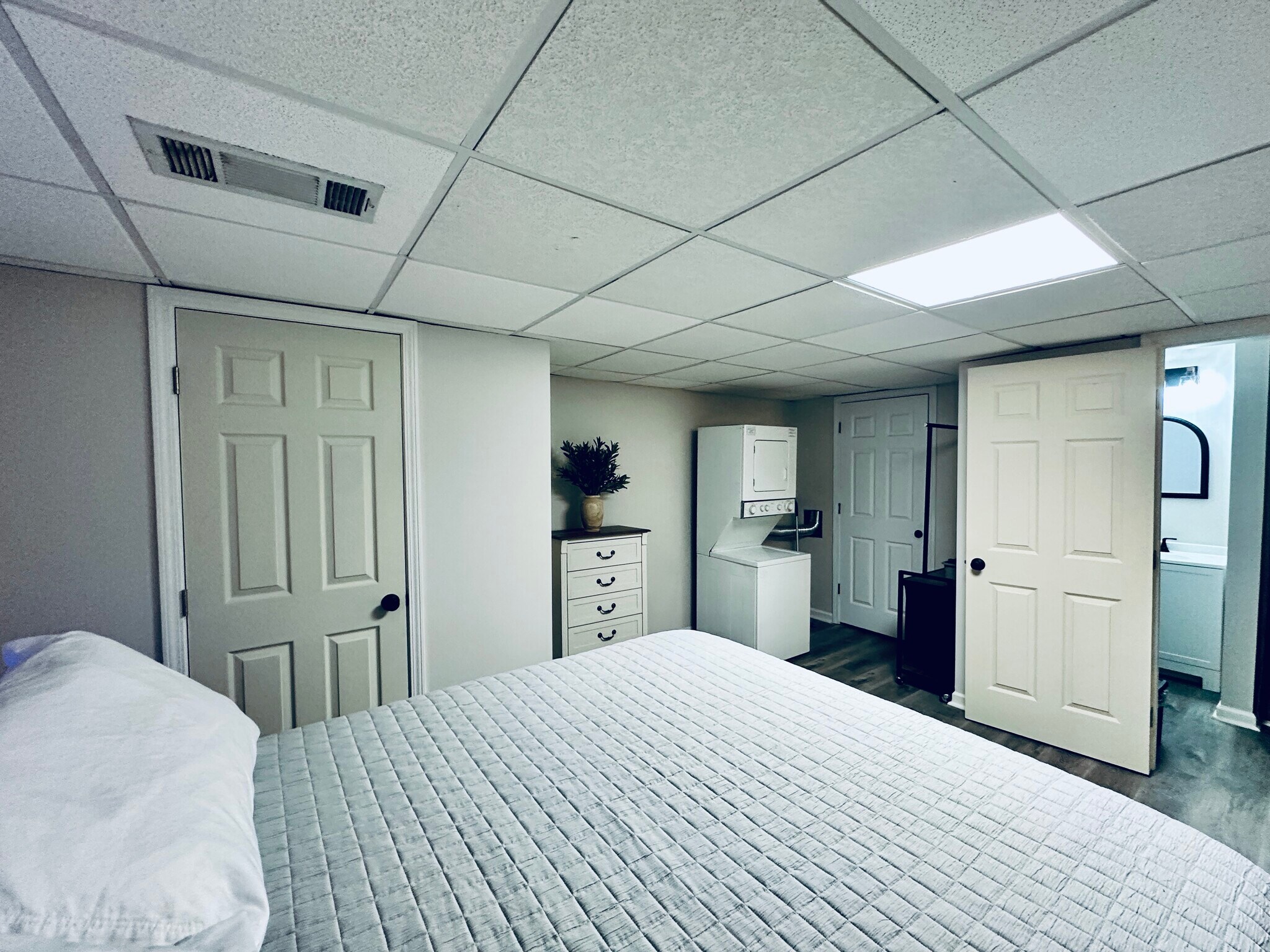Building Photo - 3210 Glasco Dr