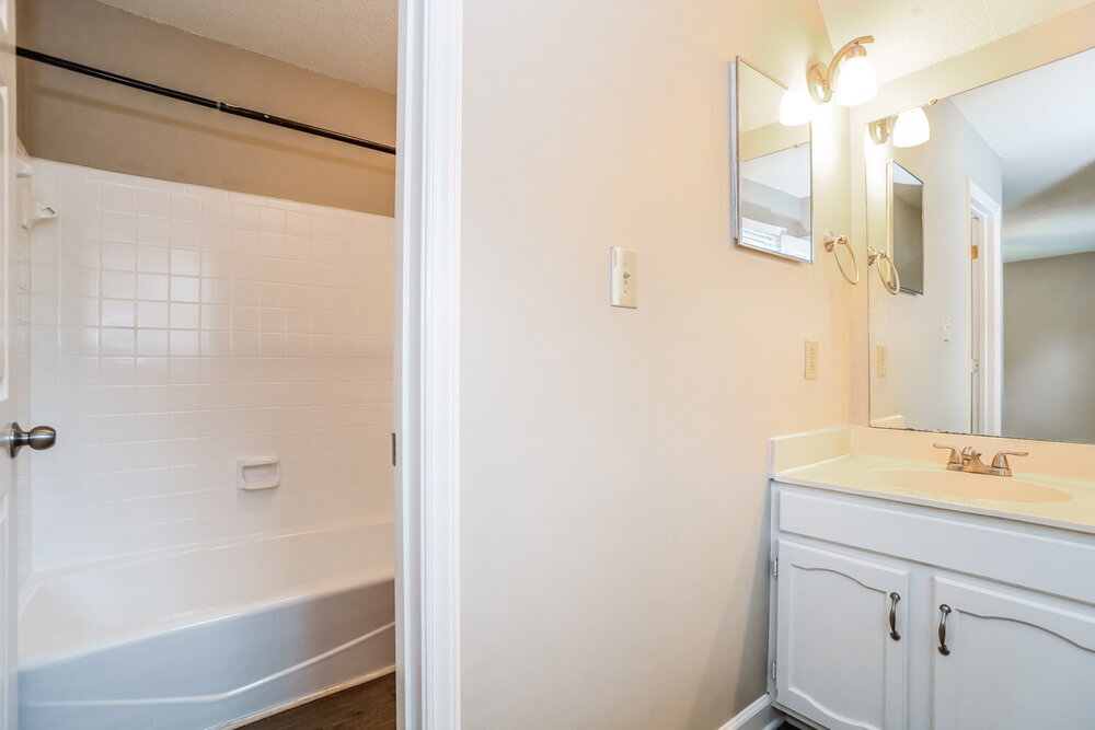 Building Photo - 9313 Fairmead Dr