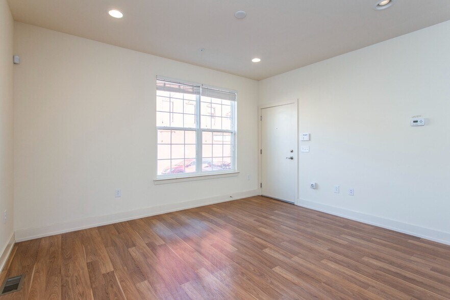 Building Photo - 697 W Berks St