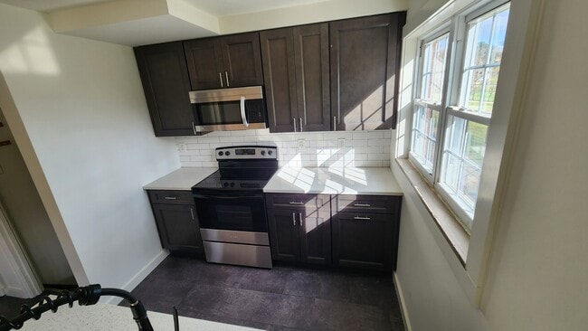 Building Photo - 4521 Gardenville Rd