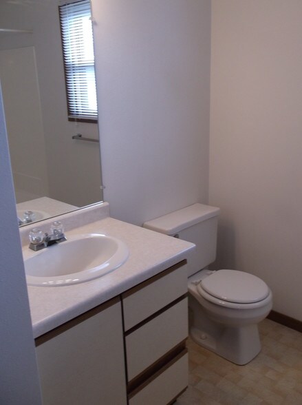Building Photo - 811 Farmer Ave