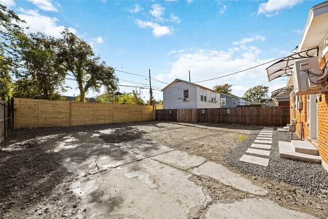 Building Photo - 4208 Clay St