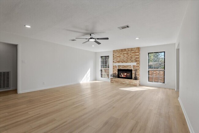 Building Photo - 20 Woody Creek Dr