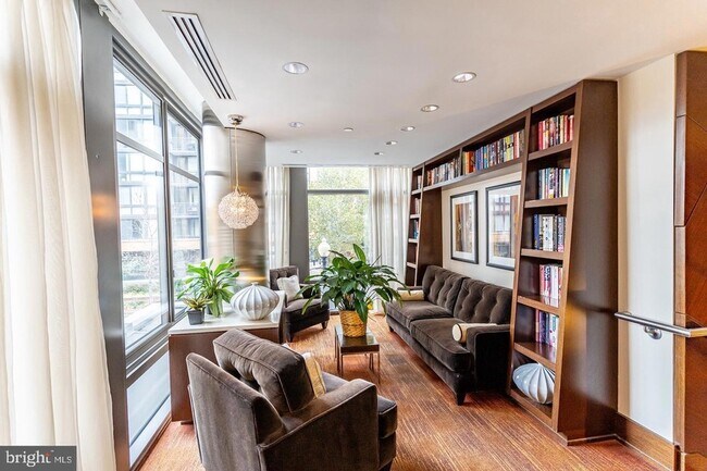 Building Photo - 440 L St NW