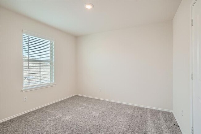 Building Photo - 112 Bird Cherry Wy