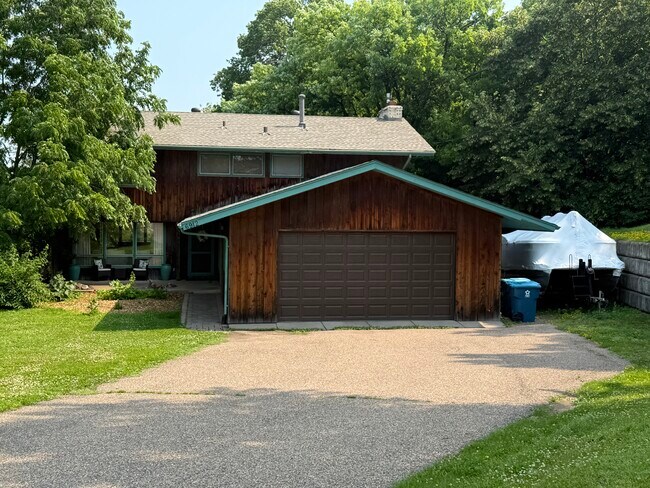 Building Photo - 6912 E Fish Lake Rd