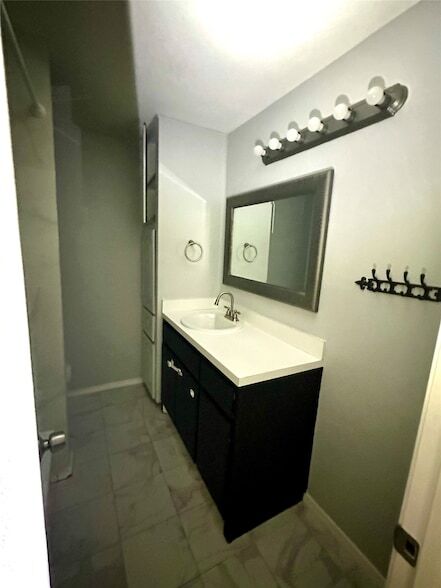 Building Photo - 6524 Blue Grass Dr