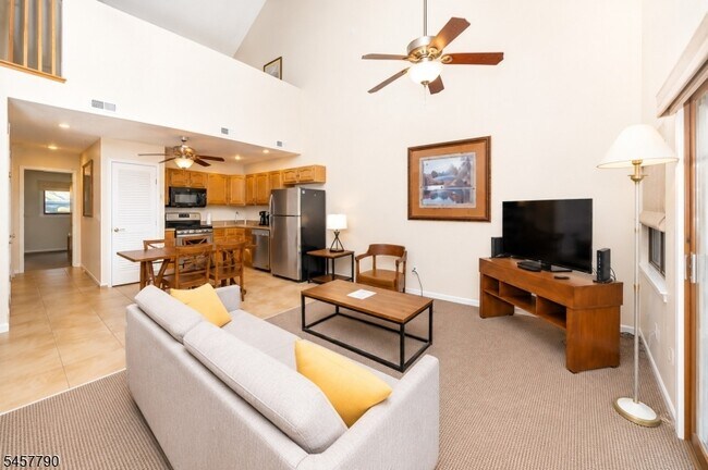 Building Photo - 5 Red Lodge Dr