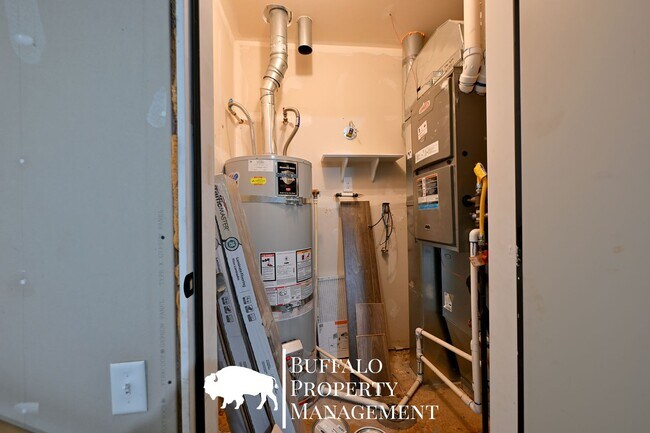 Building Photo - 4215 Roy Cir