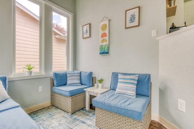 Building Photo - 353 Brightwood Ct