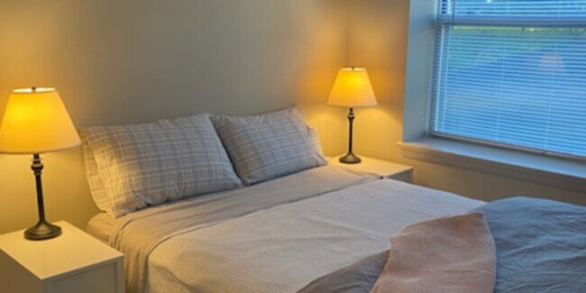 Building Photo - Montessori Living