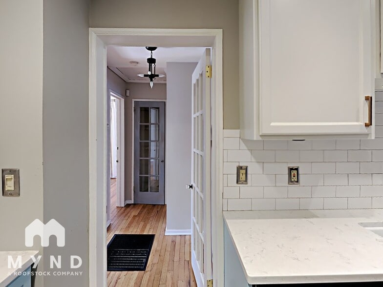 Building Photo - 3120 Skyland Dr NE