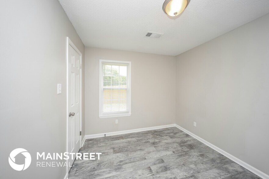 Building Photo - 6580 Silver Oak Cove