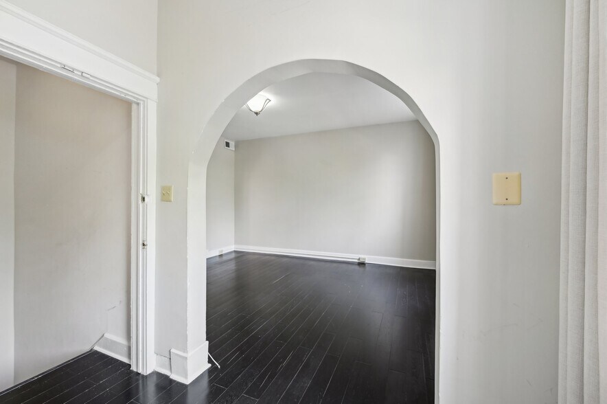 Building Photo - 2431 Linden Ave