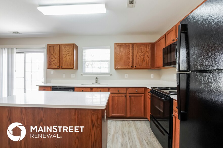 Building Photo - 6216 Summerour Place