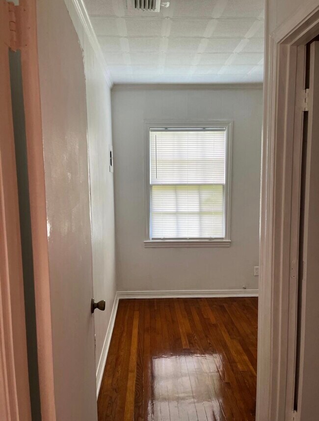 Building Photo - 1031 Oakland Dr