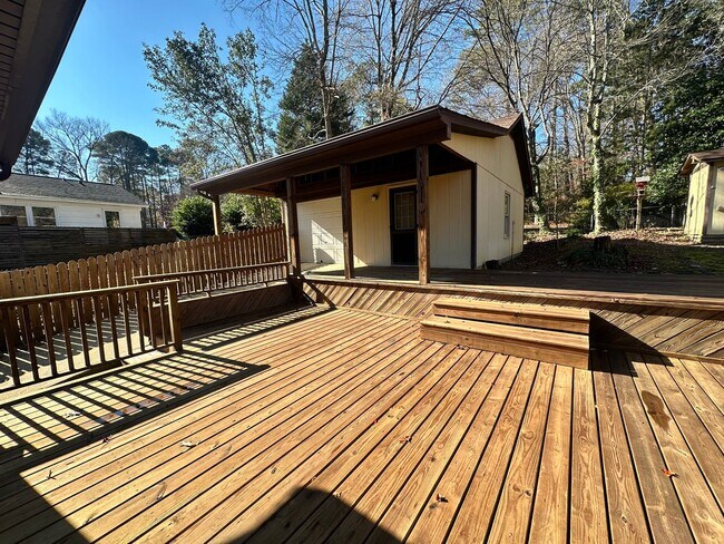 Building Photo - Adorable 3-Bedroom Home in the Heart of Cary with an Amazing Outdoor Space + Fenced Backyard!