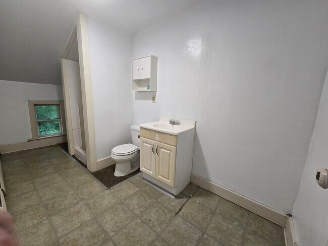 Building Photo - 9 Academy Ln