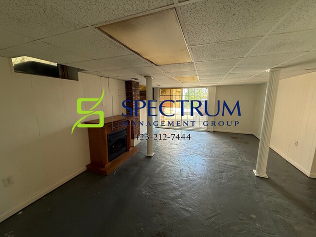 Building Photo - 1148 Lake Dr
