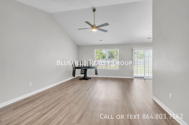 Building Photo - 106 Pine Needle Rd