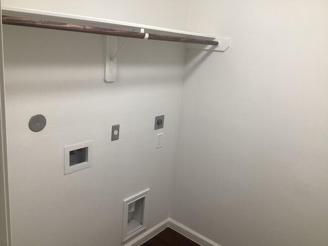 Building Photo - 9023 Grand Villa Ln