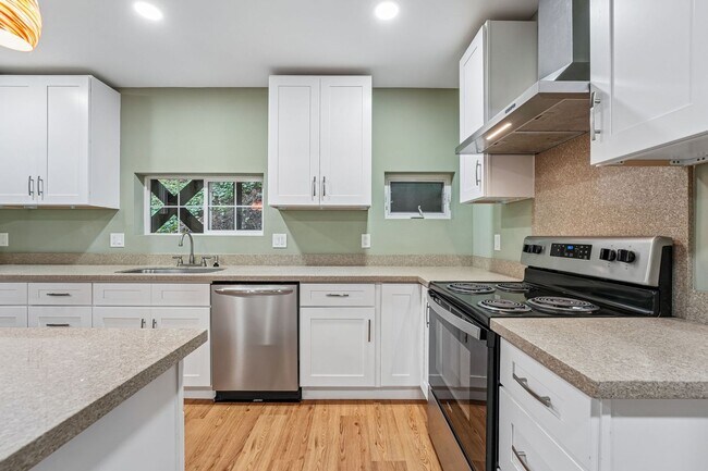 Building Photo - 21567 Starrett Hill Dr