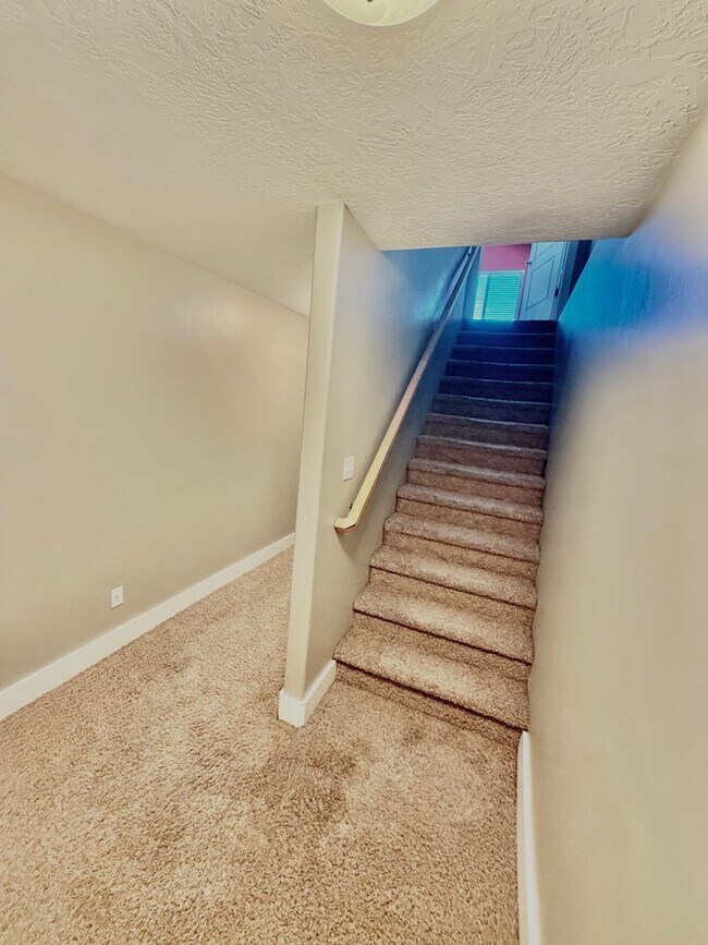 Building Photo - Lehi 3 Bedroom Town Home Pets OK