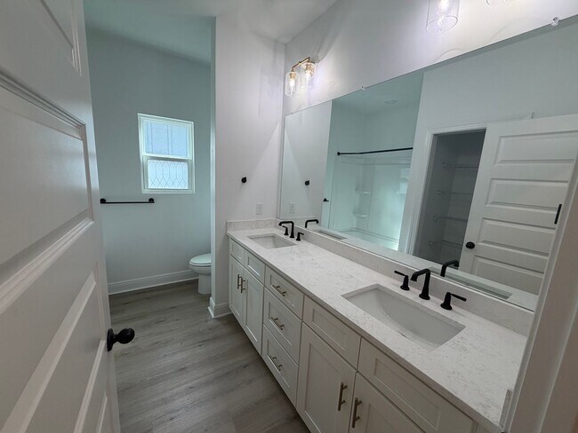 Building Photo - 1303 Louisiana Ave