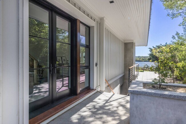 Building Photo - 137 S Edgemere St