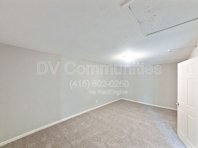 Building Photo - 6838 Crestridge St