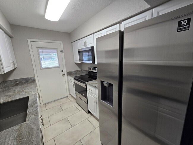 Building Photo - 5628 Birchmont Dr