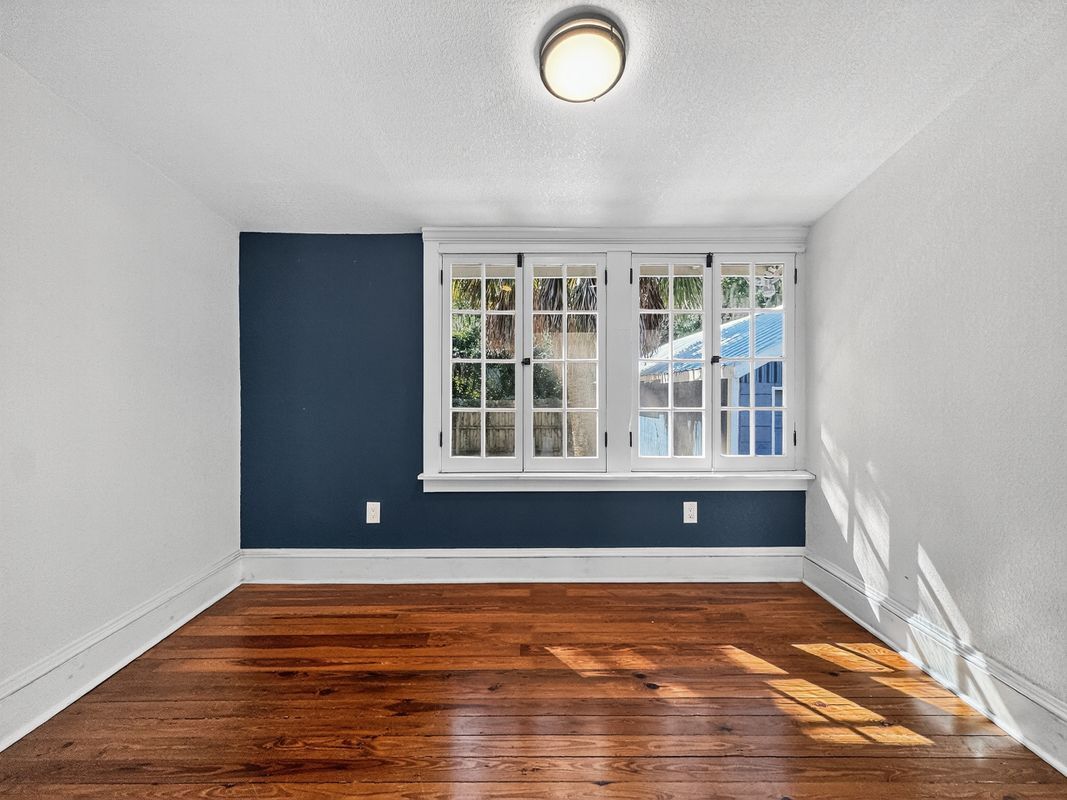 Building Photo - 1016 E Washington Ave