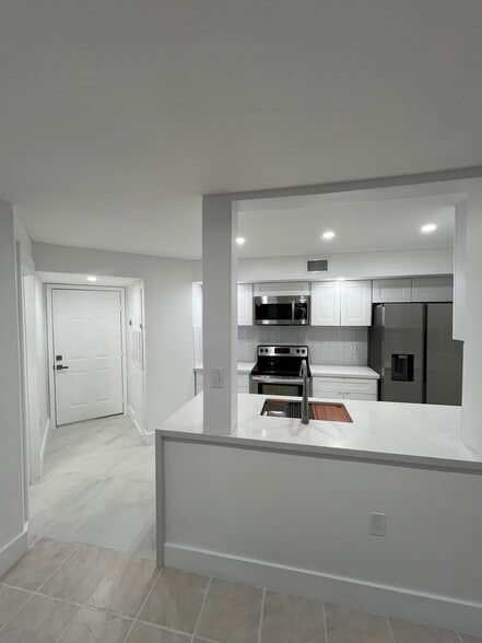 Building Photo - 10500 SW 155th Ct