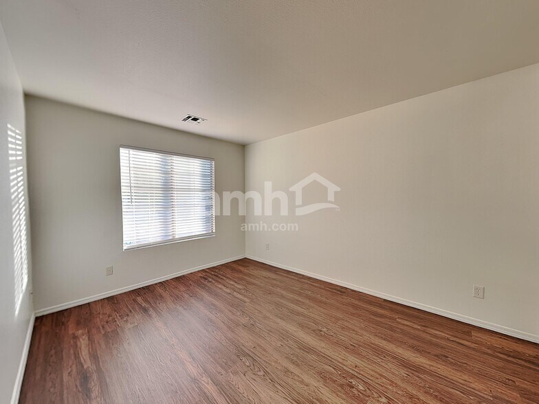 Building Photo - 10830 E Carol Ave