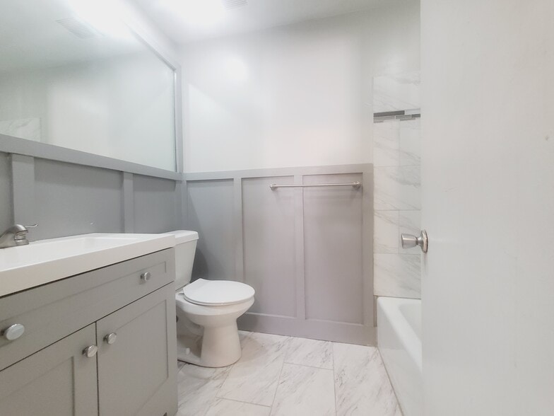 Master Bath - 1713 El Camino Rd