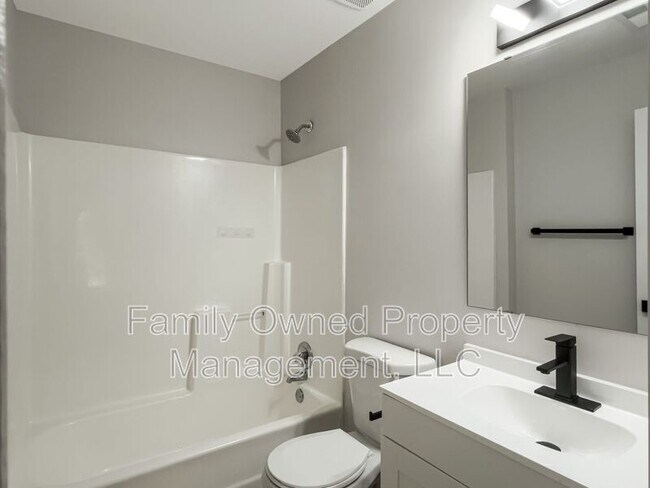 Building Photo - 105 Mallory Dr