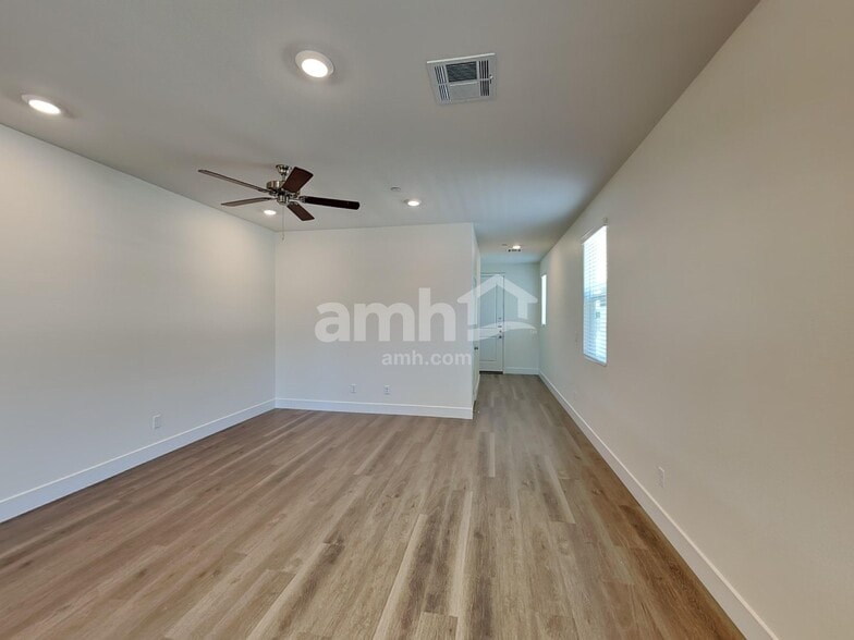 Building Photo - 842 English Primrose St