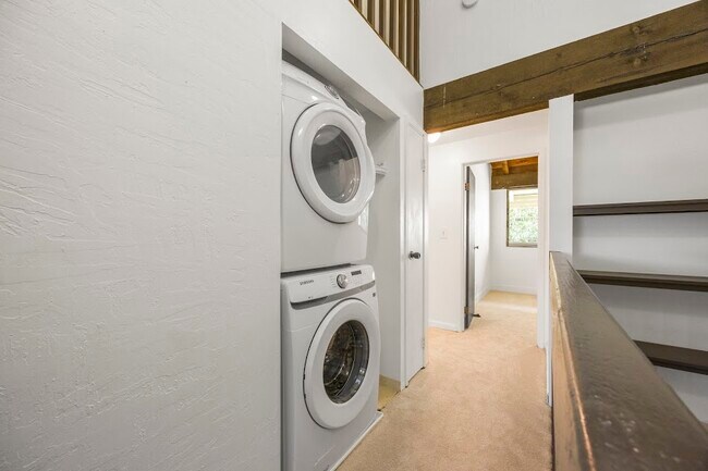 Building Photo - 370 Kawaihae St