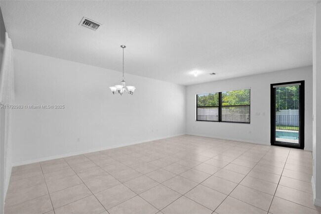 Building Photo - 830 NE 191st St
