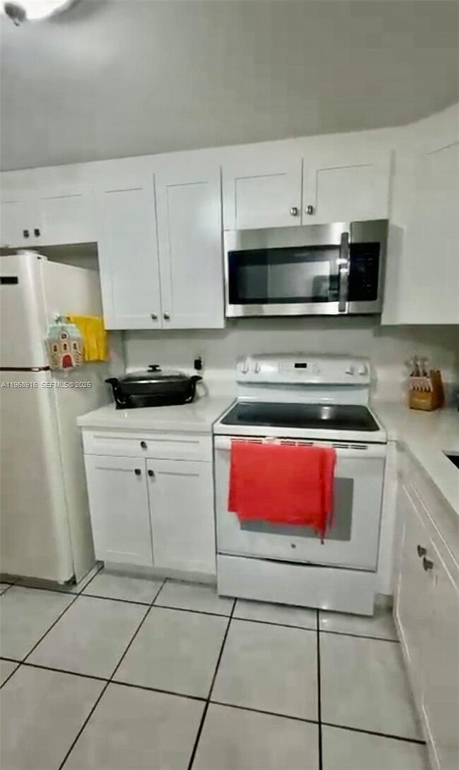 Building Photo - 19805 SW 114th Ave