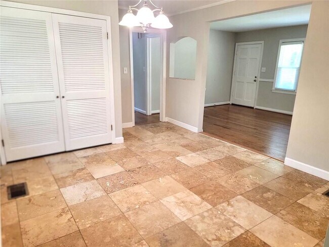 Building Photo - 1061 Homewood Ct